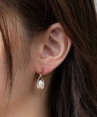 Cradle Pearl Ceramic Post Earrings - Gold