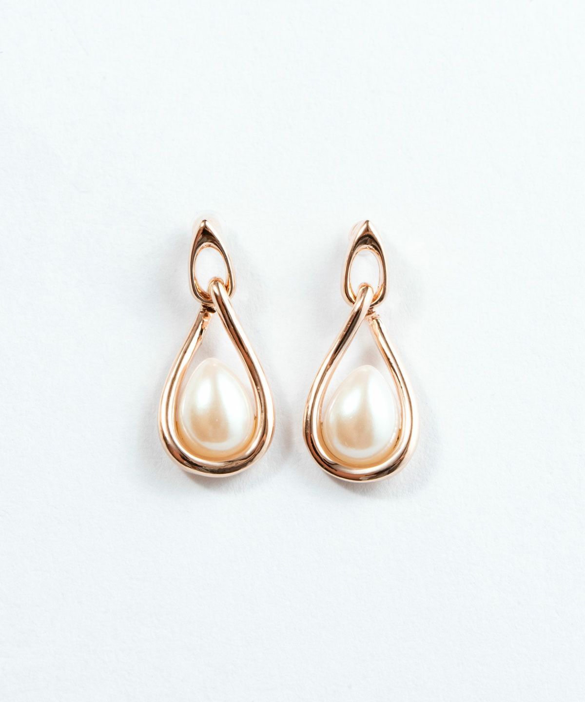 Cradle pearl ceramic post earrings - Pink Gold