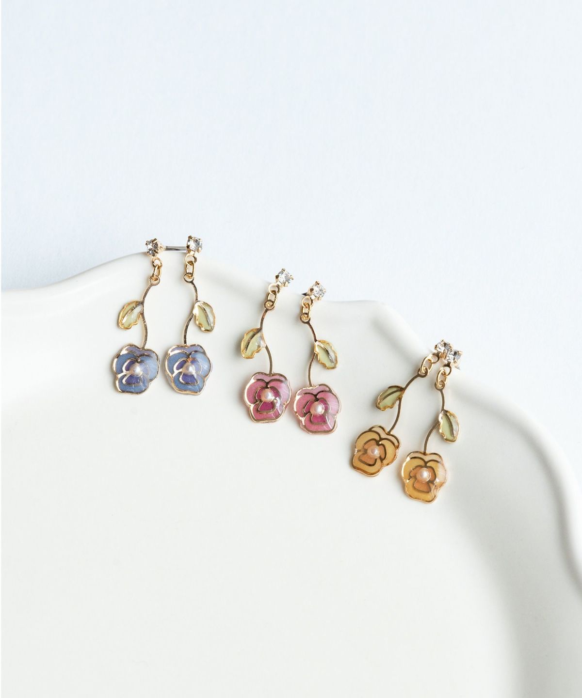 Swing Pansy Post Earrings - Red