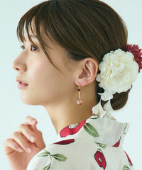 Swinging glass bead earrings - White