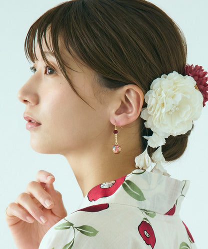 Swinging glass bead earrings - Red